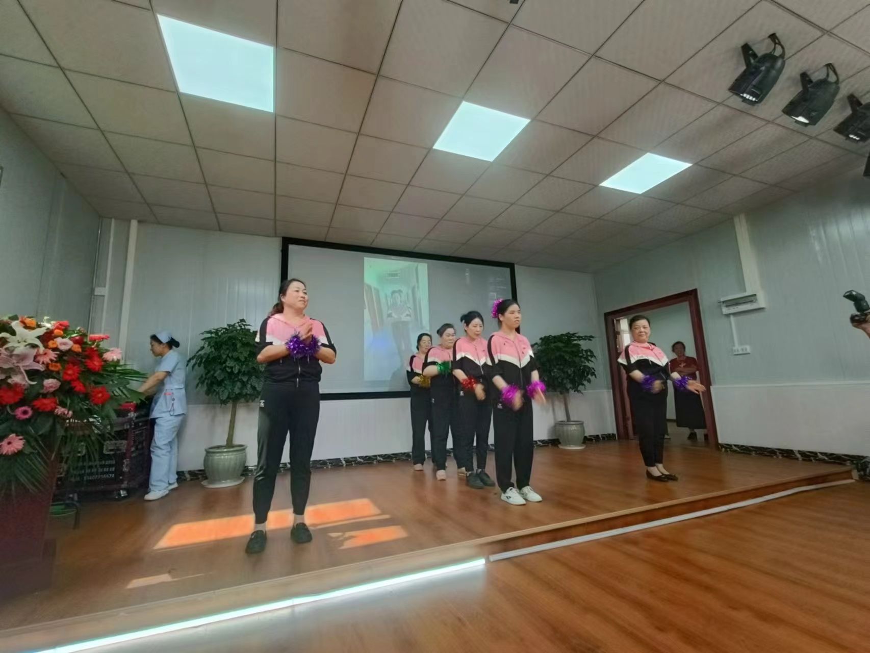 举办慢性疼痛适宜技术培训班 举行文艺汇演 仙桃(同泰)中西医结合医院热烈庆祝“5·12”国际护士节(图7) 举办慢性疼痛适宜技术培训班 举行文艺汇演 仙桃(同泰)中西医结合医院热烈庆祝“5·12”国际护士节(图7)