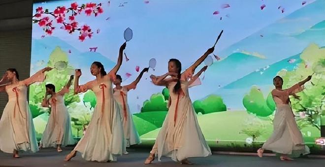 “童趣六一欢乐无限”庞家镇中心幼儿园庆六一文艺汇演活动(图3)