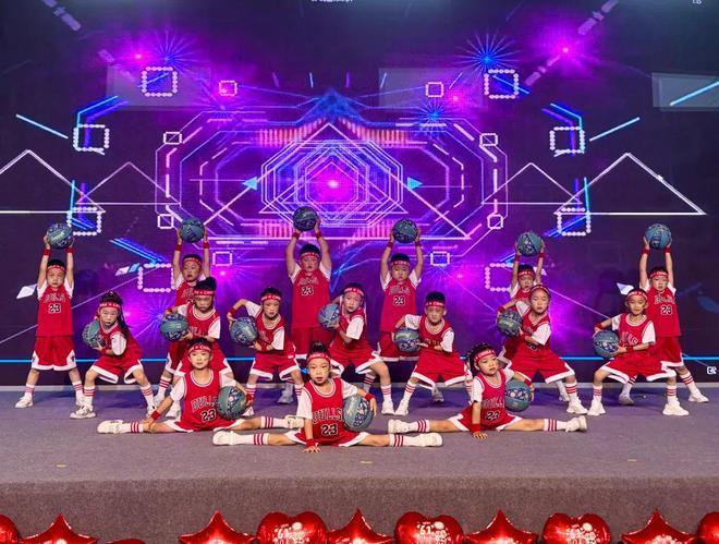 “童趣六一欢乐无限”庞家镇中心幼儿园庆六一文艺汇演活动(图23)