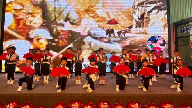 “童趣六一欢乐无限”庞家镇中心幼儿园庆六一文艺汇演活动(图17)