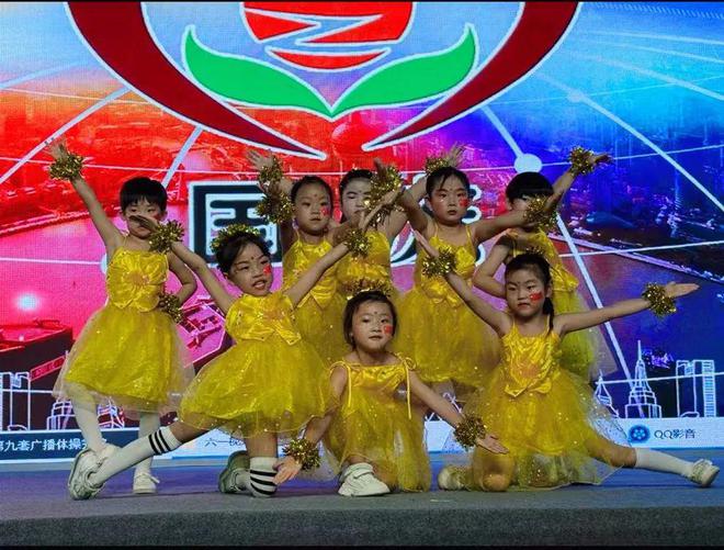 “童趣六一欢乐无限”庞家镇中心幼儿园庆六一文艺汇演活动(图32)