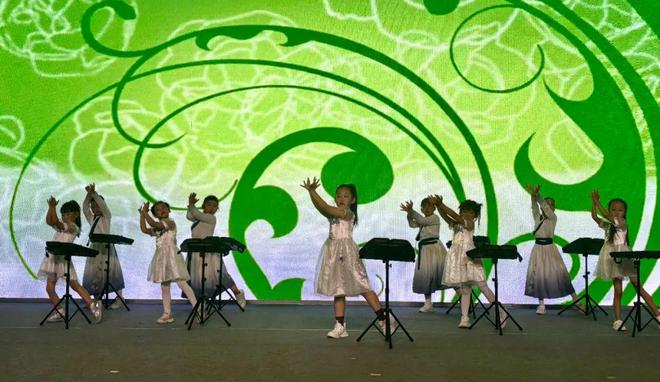 “童趣六一欢乐无限”庞家镇中心幼儿园庆六一文艺汇演活动(图37)