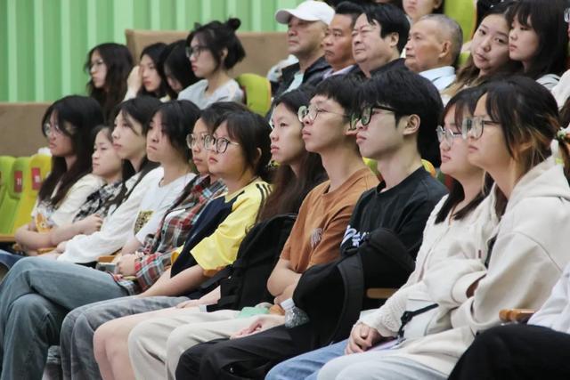 中国文联2024年文艺名家宣讲活动走进遂宁(图4) 中国文联2024年文艺名家宣讲活动走进遂宁(图4)
