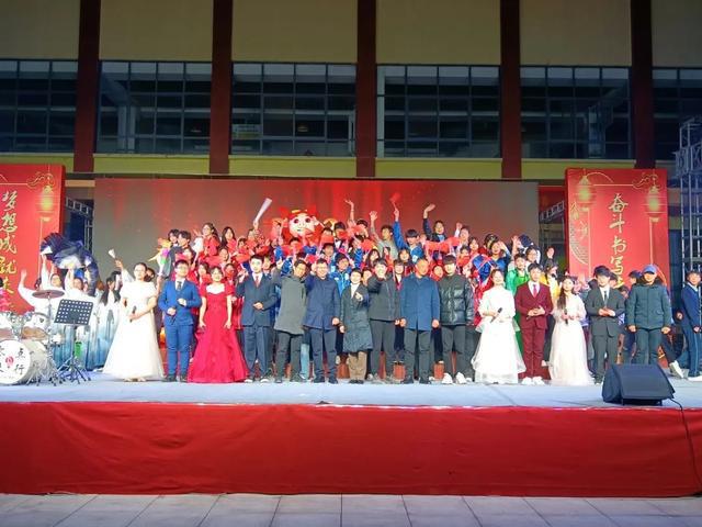 随县一中举办第九届文化艺术节暨2024年元旦晚会(图7) 随县一中举办第九届文化艺术节暨2024年元旦晚会(图7)
