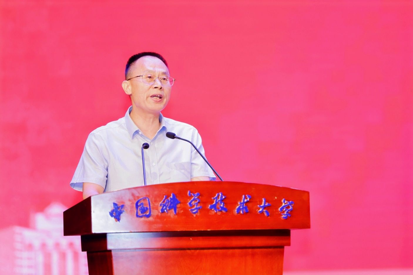 “管贤乐章”——管理学院举行2024届毕业典礼暨文艺汇演(图6)