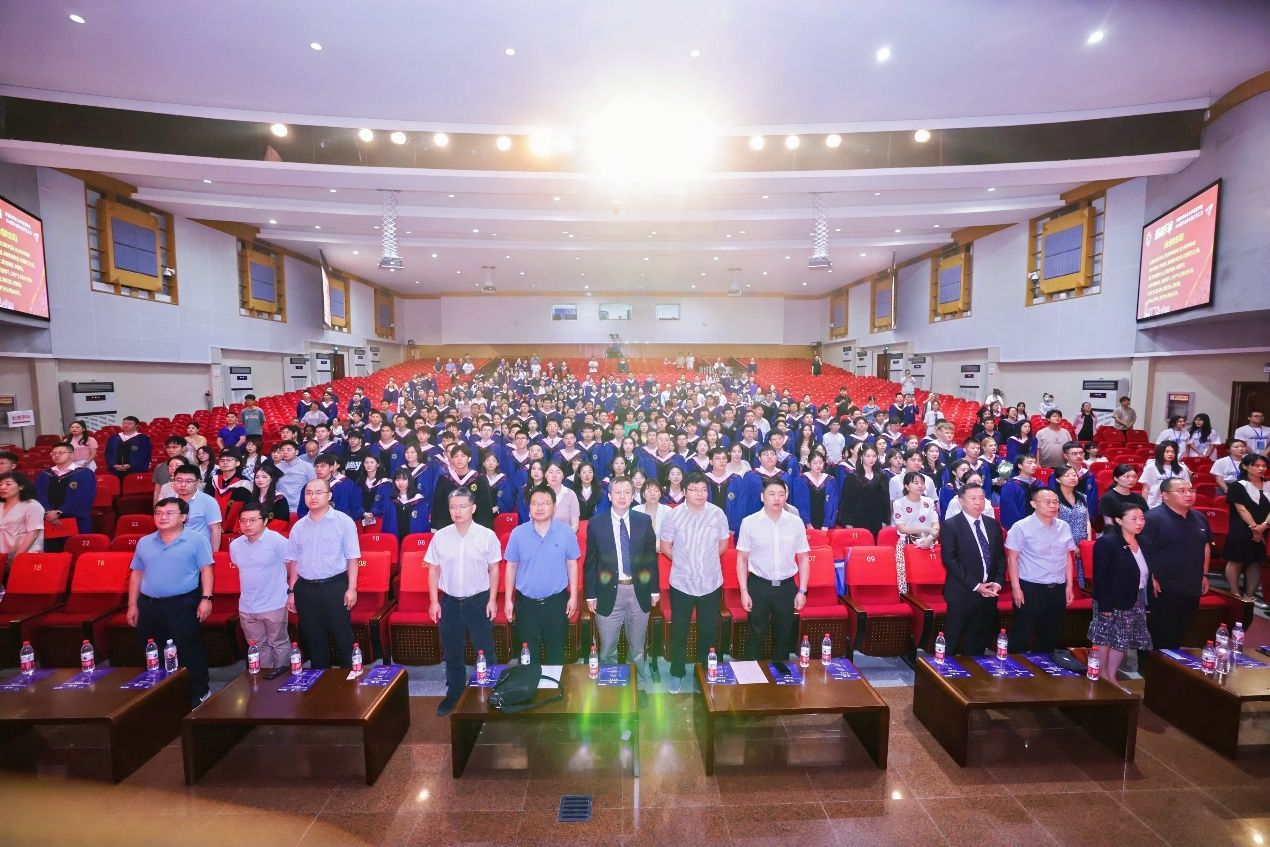 “管贤乐章”——管理学院举行2024届毕业典礼暨文艺汇演(图10)