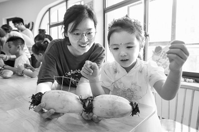 历久弥新的中式浪漫——各地开展丰富多彩的“我们的节日·七夕”主题文化活动(图2) 历久弥新的中式浪漫——各地开展丰富多彩的“我们的节日·七夕”主题文化活动(图2)