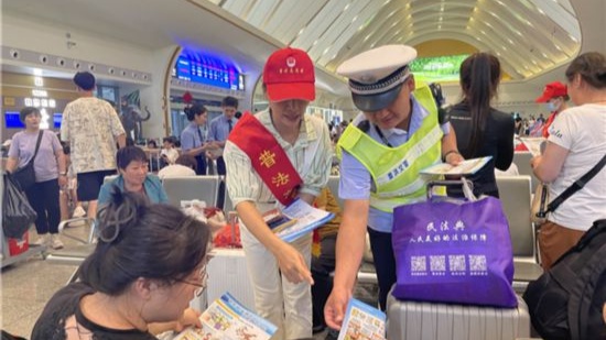 2024年“全国网络普法行·云南站”活动普法专列正式发车(图12)