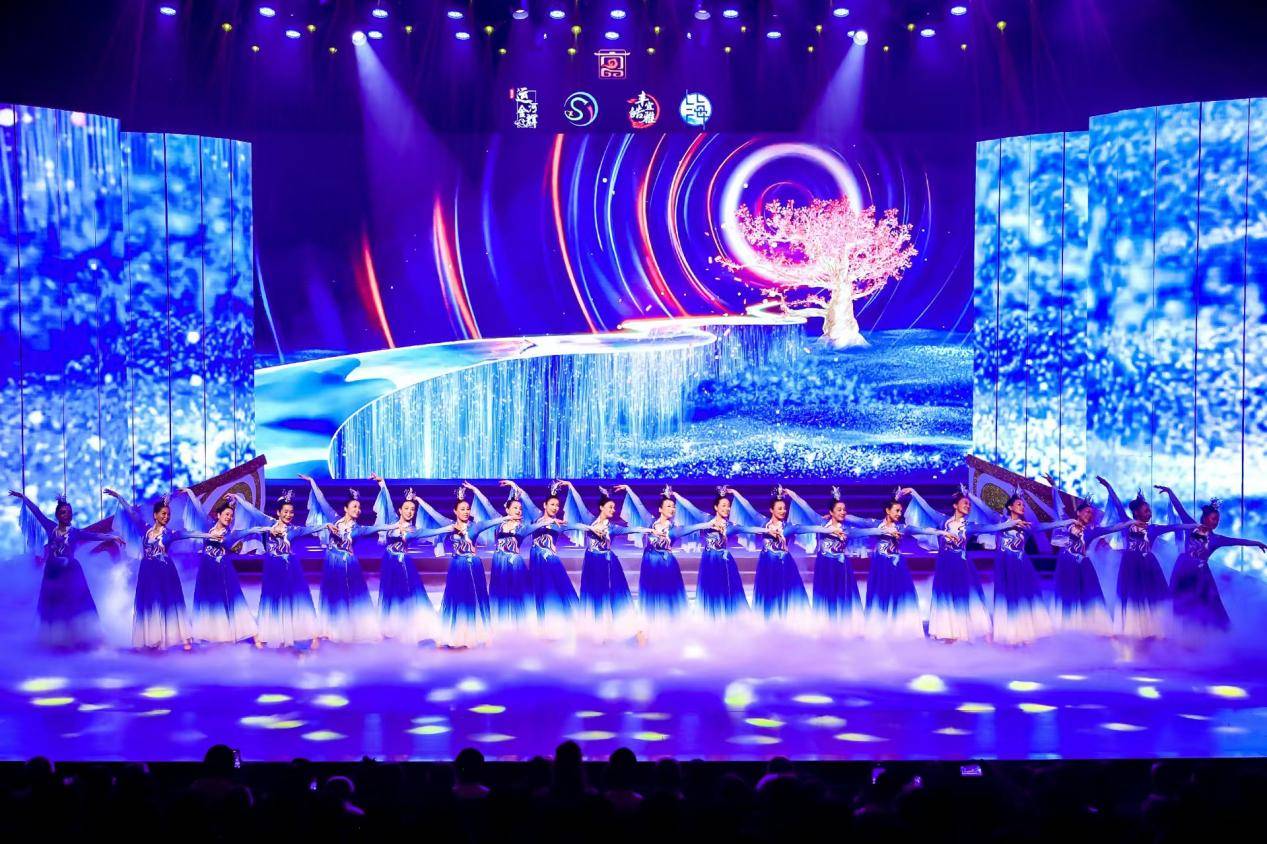 顺义区举办社会化管理退休人员庆祝建国七十五周年文艺汇演共同营造顺义好风气(图2) 顺义区举办社会化管理退休人员庆祝建国七十五周年文艺汇演共同营造顺义好风气(图2)