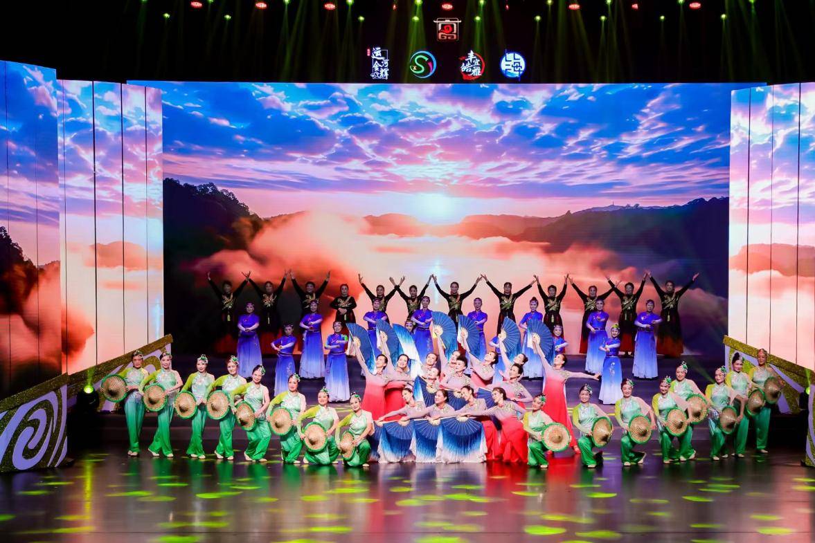顺义区举办社会化管理退休人员庆祝建国七十五周年文艺汇演共同营造顺义好风气(图3) 顺义区举办社会化管理退休人员庆祝建国七十五周年文艺汇演共同营造顺义好风气(图3)