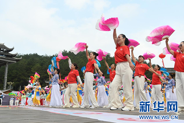 2024年全国老年人广场舞健身大联动贵州主会场活动开幕(图3) 2024年全国老年人广场舞健身大联动贵州主会场活动开幕(图3)