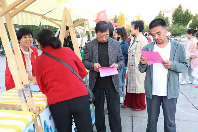 邹平市临池镇举办2024年“移风易俗树新风 舞动生活绽风采”大众广场舞展演暨“迎国庆庆丰收”文艺演出活动(图2) 邹平市临池镇举办2024年“移风易俗树新风 舞动生活绽风采”大众广场舞展演暨“迎国庆庆丰收”文艺演出活动(图2)