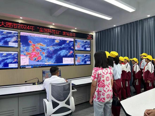 玩转科学!大理市举办2024年全国科普日主场活动(图4) 玩转科学!大理市举办2024年全国科普日主场活动(图4)