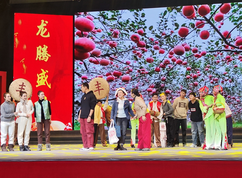 2024年全国春节“村晚”示范展示活动在宝鸡千阳精彩上演(图2) 2024年全国春节“村晚”示范展示活动在宝鸡千阳精彩上演(图2)