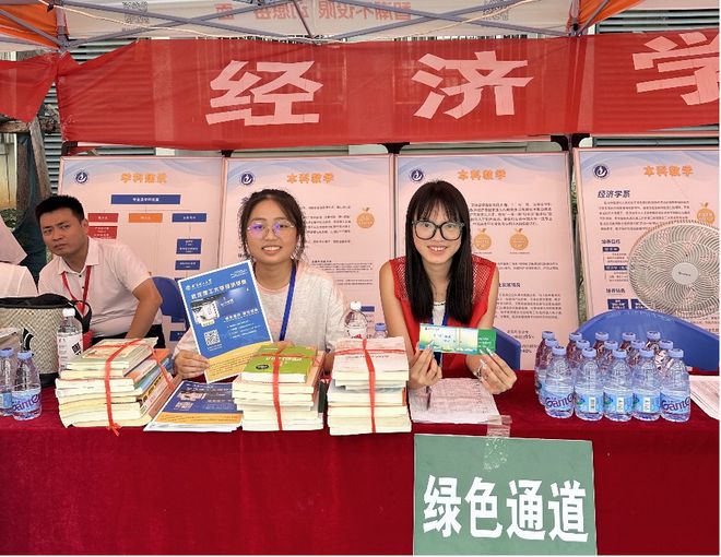 经济学院自强社2024年“旧书圆新梦”活动圆满完成(图3) 经济学院自强社2024年“旧书圆新梦”活动圆满完成(图3)