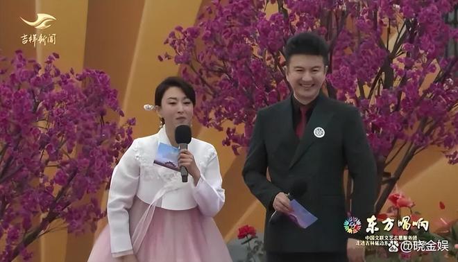 张蕾张泽群周涛在第十三届中国曲艺牡丹奖颁奖盛典文艺晚会上同框(图5) 张蕾张泽群周涛在第十三届中国曲艺牡丹奖颁奖盛典文艺晚会上同框(图5)