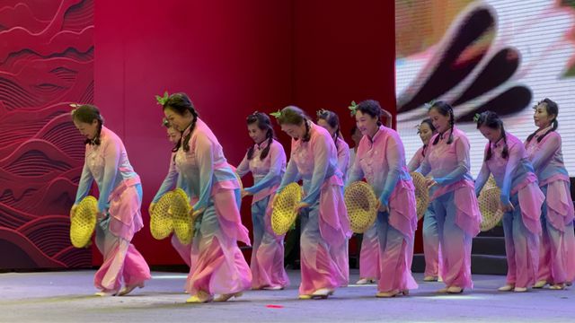 2024年“成都文化四季风·劲舞暖冬”活动在成华举办(图2) 2024年“成都文化四季风·劲舞暖冬”活动在成华举办(图2)