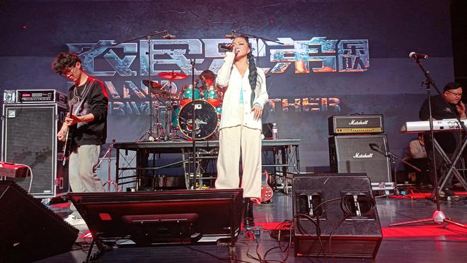 2024农民兄弟乐队“故乡·麦田”演唱会在河南艺术中心激情开唱(图5) 2024农民兄弟乐队“故乡·麦田”演唱会在河南艺术中心激情开唱(图5)