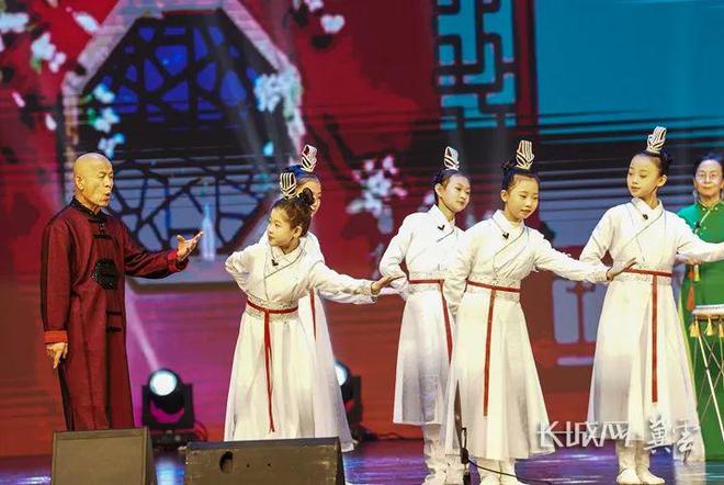 “曲韵飞扬·魅力唐山”2024全国中青年优秀曲艺作品展演活动在迁安举行(图5) “曲韵飞扬·魅力唐山”2024全国中青年优秀曲艺作品展演活动在迁安举行(图5)