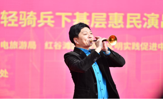 2024年“我们的中国梦——文化进万家”红谷滩区红色文艺轻骑兵下基层惠民演出精彩上演(图3)