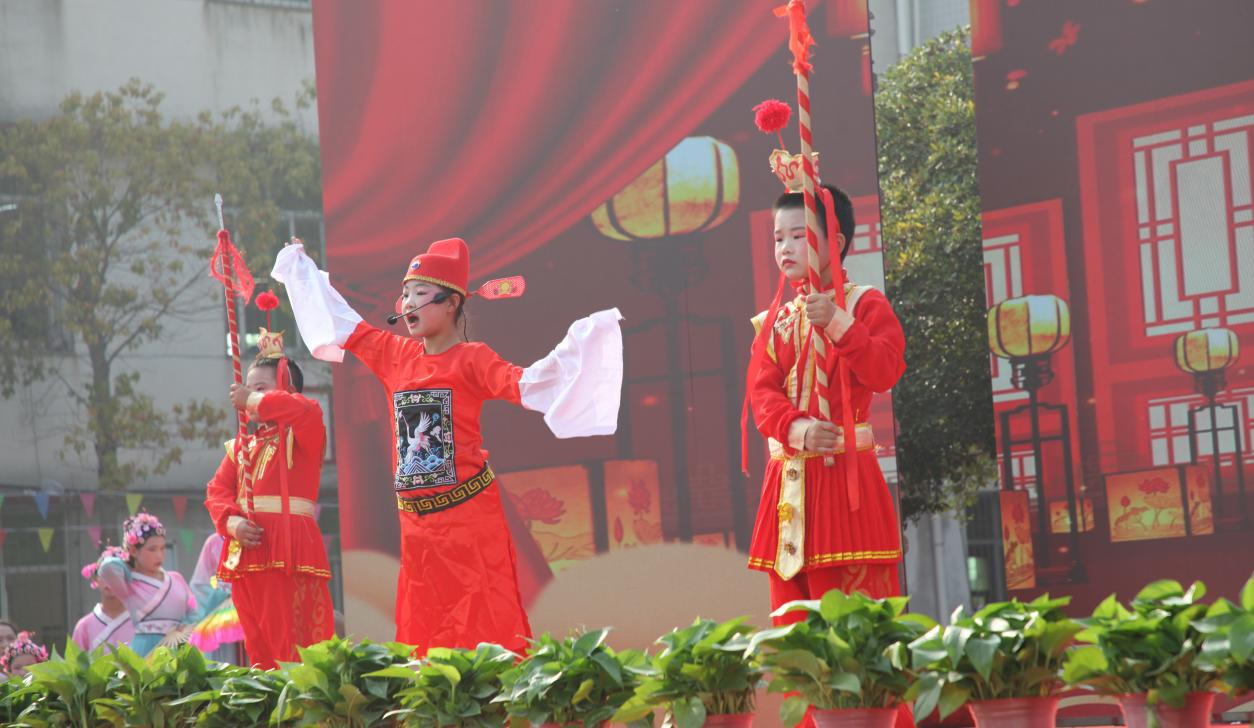 湖南衡阳传承戏曲文化滋润童心(图2) 湖南衡阳传承戏曲文化滋润童心(图2)