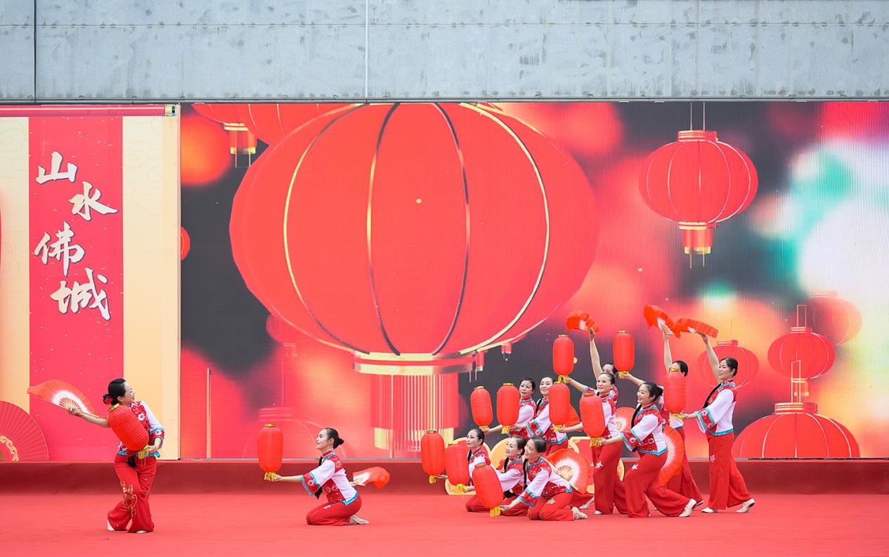 欢乐喜庆过新年 四川自贡荣县2025年春节系列群众文化活动精彩纷呈(图3) 欢乐喜庆过新年 四川自贡荣县2025年春节系列群众文化活动精彩纷呈(图3)