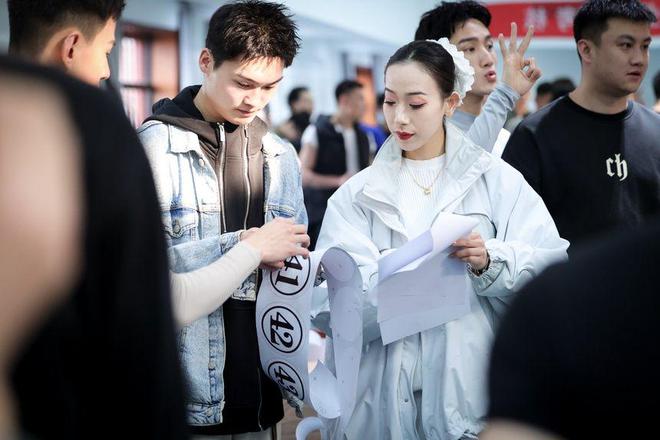 经典版舞剧《长恨歌》重启在即 艺术团以考核为靶向提升演出品质(图2) 经典版舞剧《长恨歌》重启在即 艺术团以考核为靶向提升演出品质(图2)