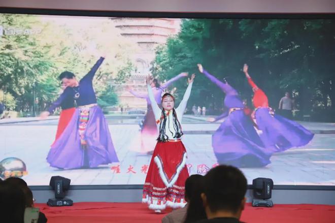 致敬国学大先生2024-2025国学之光跨年文艺晚会在郑州成功举办(图8) 致敬国学大先生2024-2025国学之光跨年文艺晚会在郑州成功举办(图8)